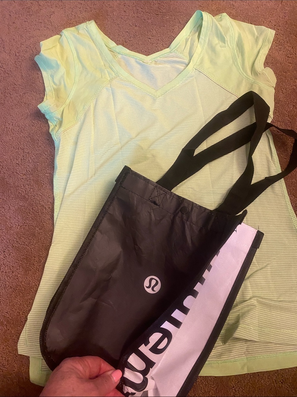 Lululemon Womens Short Sleeve Activewear Top Light Lime Green size M & bag!